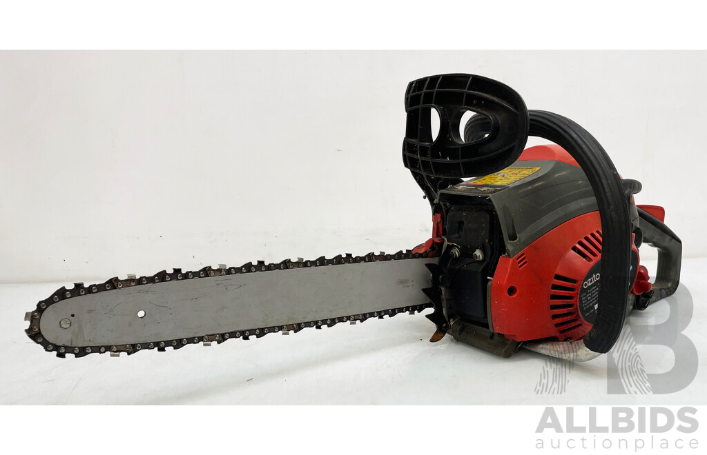OZITO 406mm Petrol Chainsaw