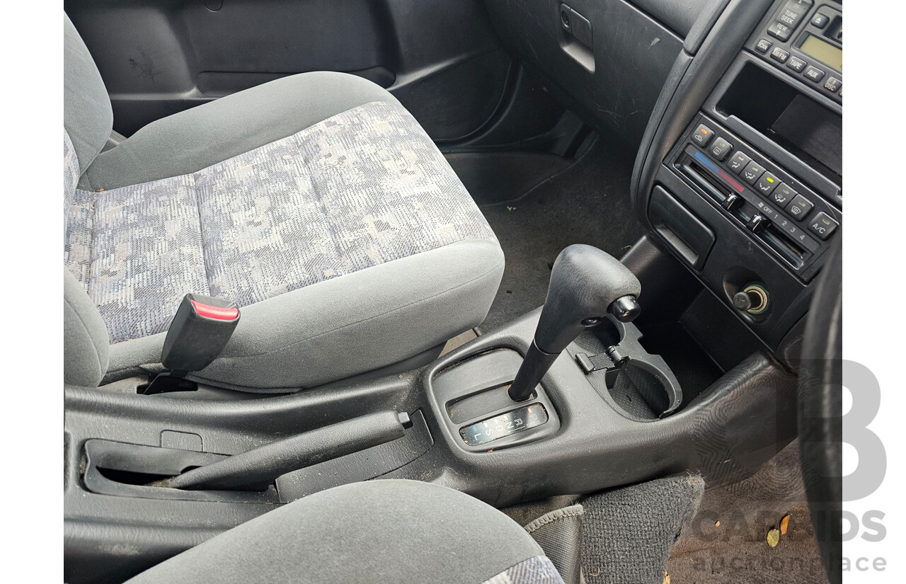 3/1998 Mazda 626 Classic  4d Sedan White 2.0L