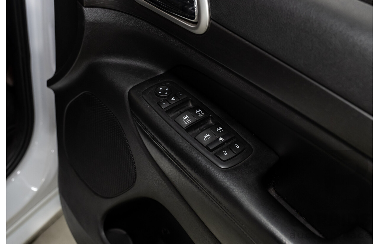 12/2015 Jeep Grand Cherokee Blackhawk (4x4) WK MY15 4d Wagon Bright White Turbo Diesel V6 3.0L