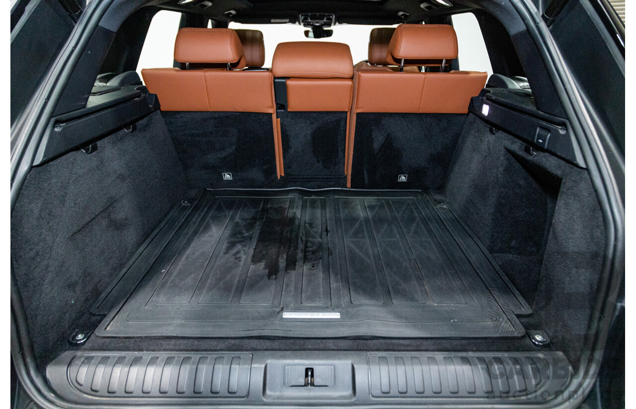 10/2017 Land Rover Range Rover Sport SDV8 HSE Dynamic LW (AWD) MY16 4d Wagon Santorini Black Metallic Twin Turbo Diesel V8 4.4L