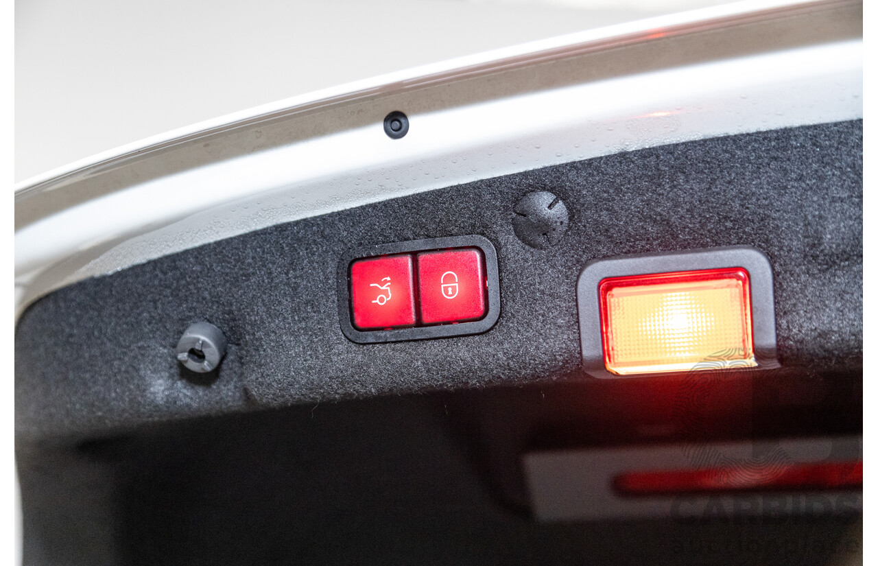 01/2018 Mercedes Benz C350e W205 MY18 4d Sedan Diamond White Metallic Turbo 2.0L / 60kw Hybrid