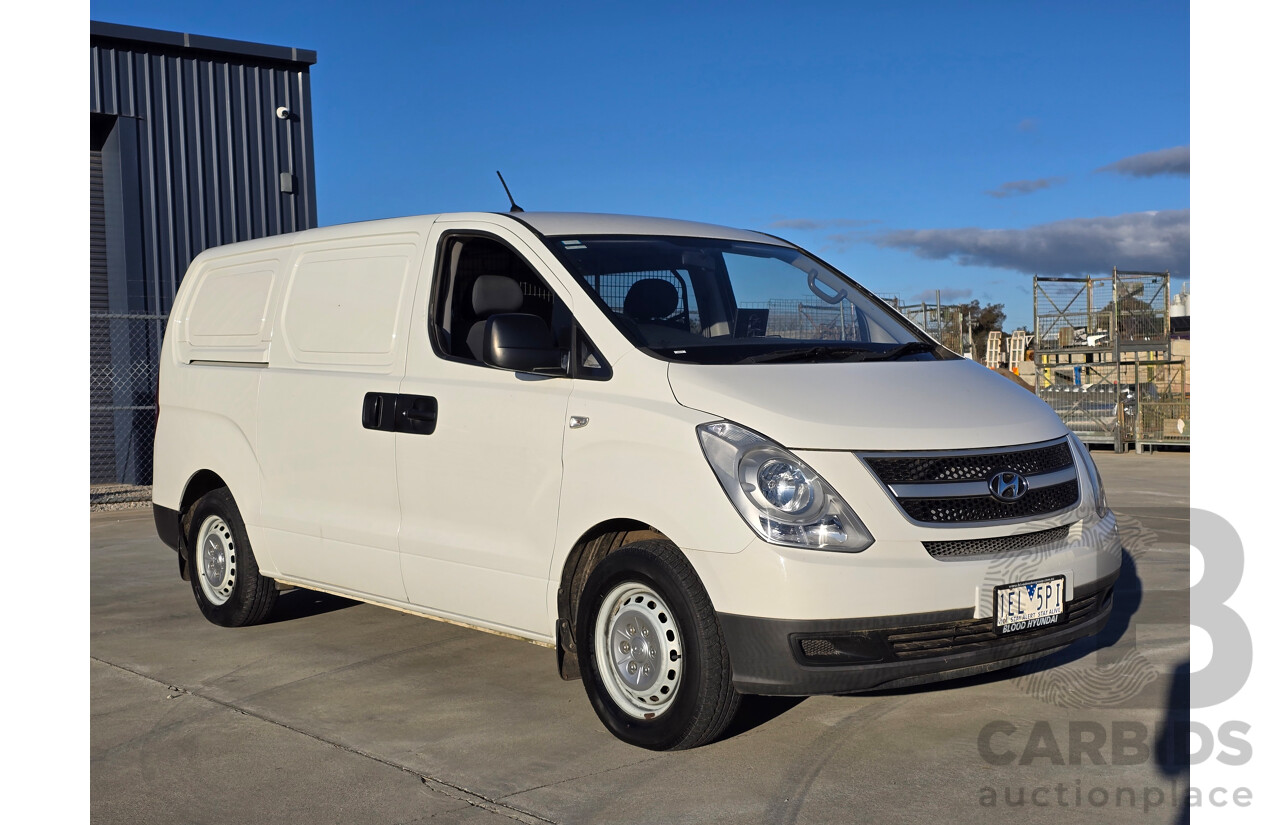 4/2015 Hyundai iLoad TQ MY15 4d Van White 2.4L