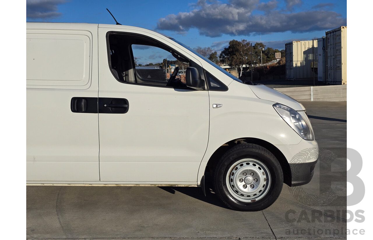 4/2015 Hyundai iLoad TQ MY15 4d Van White 2.4L
