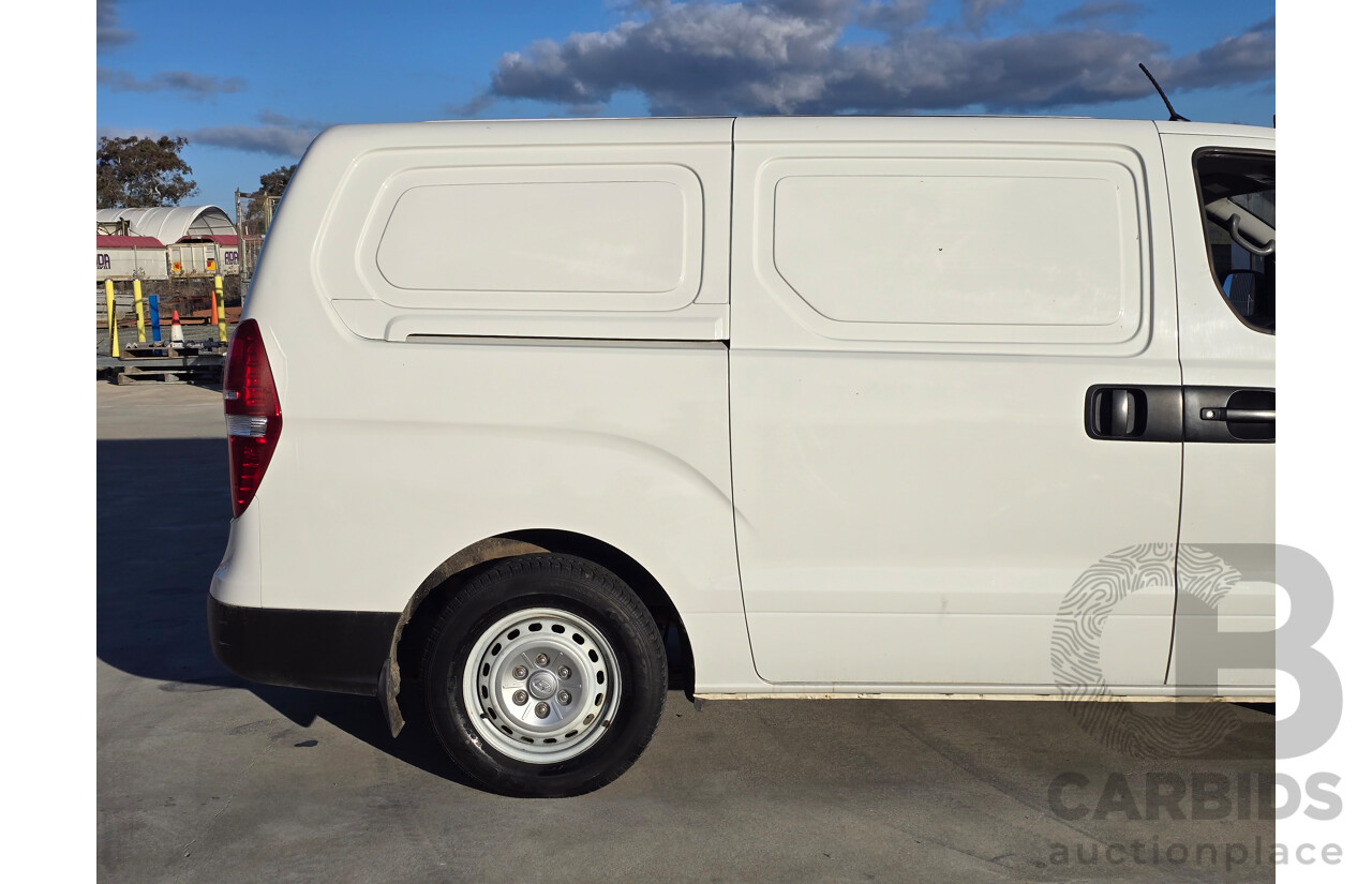 4/2015 Hyundai iLoad TQ MY15 4d Van White 2.4L