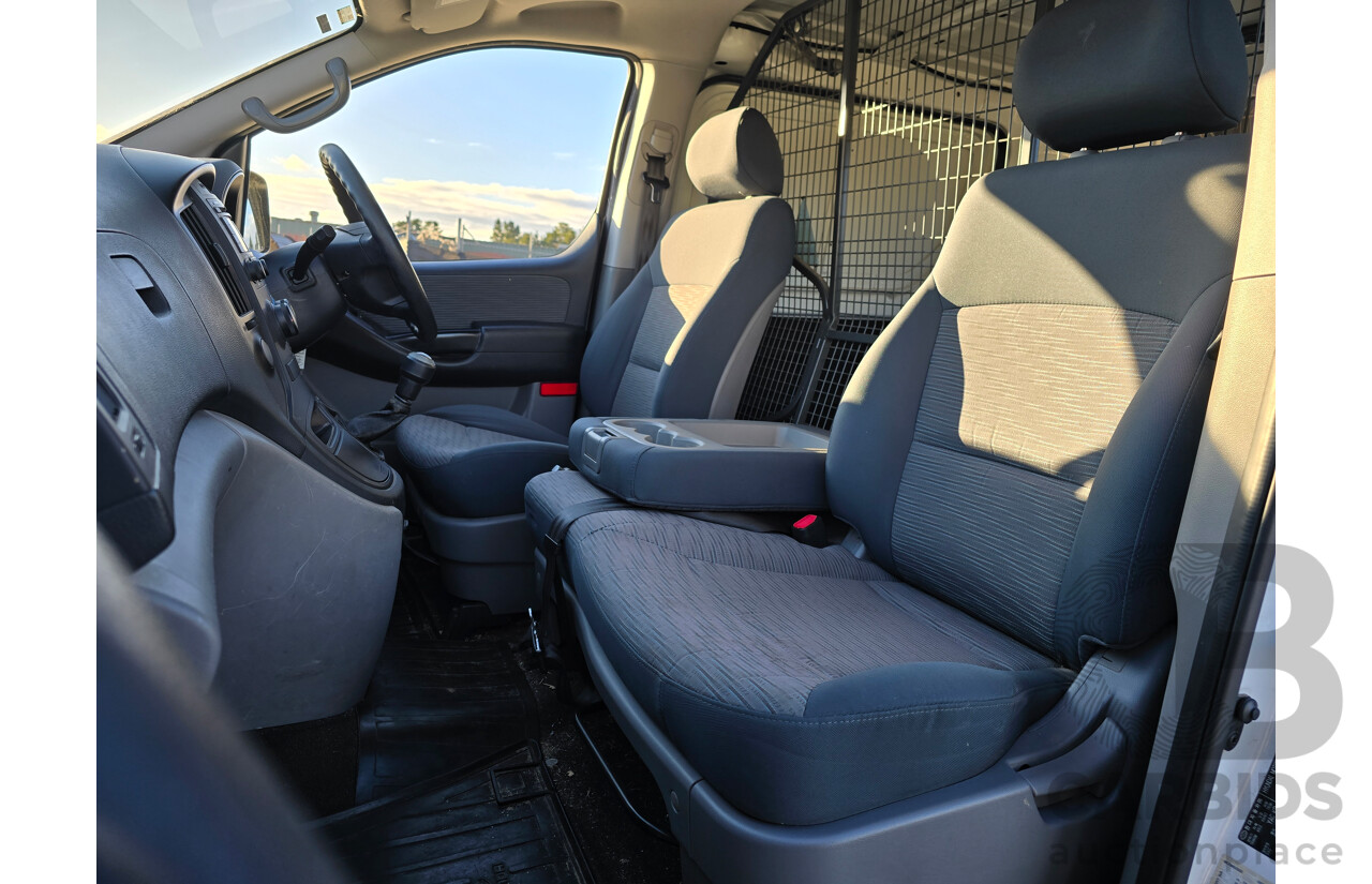 4/2015 Hyundai iLoad TQ MY15 4d Van White 2.4L