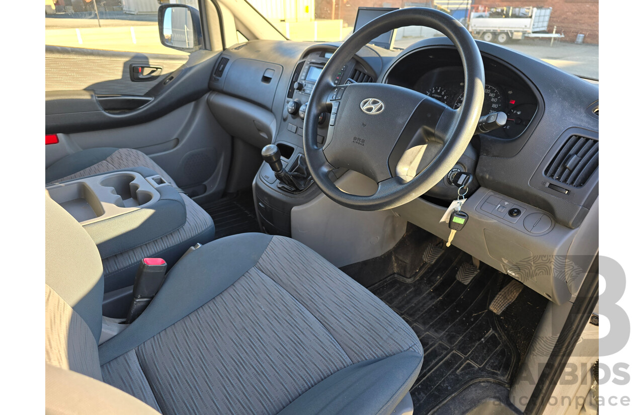 4/2015 Hyundai iLoad TQ MY15 4d Van White 2.4L