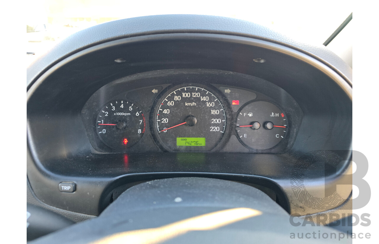 4/2015 Hyundai iLoad TQ MY15 4d Van White 2.4L