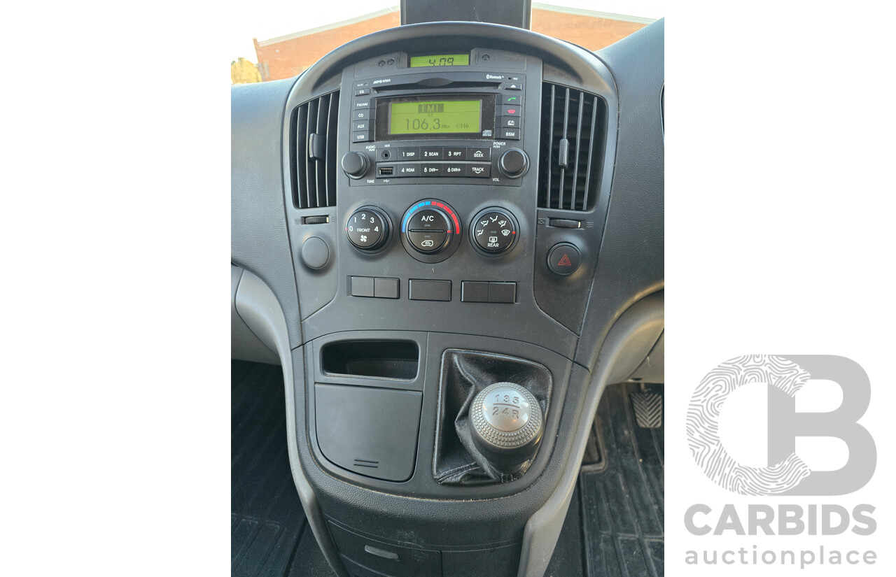 4/2015 Hyundai iLoad TQ MY15 4d Van White 2.4L