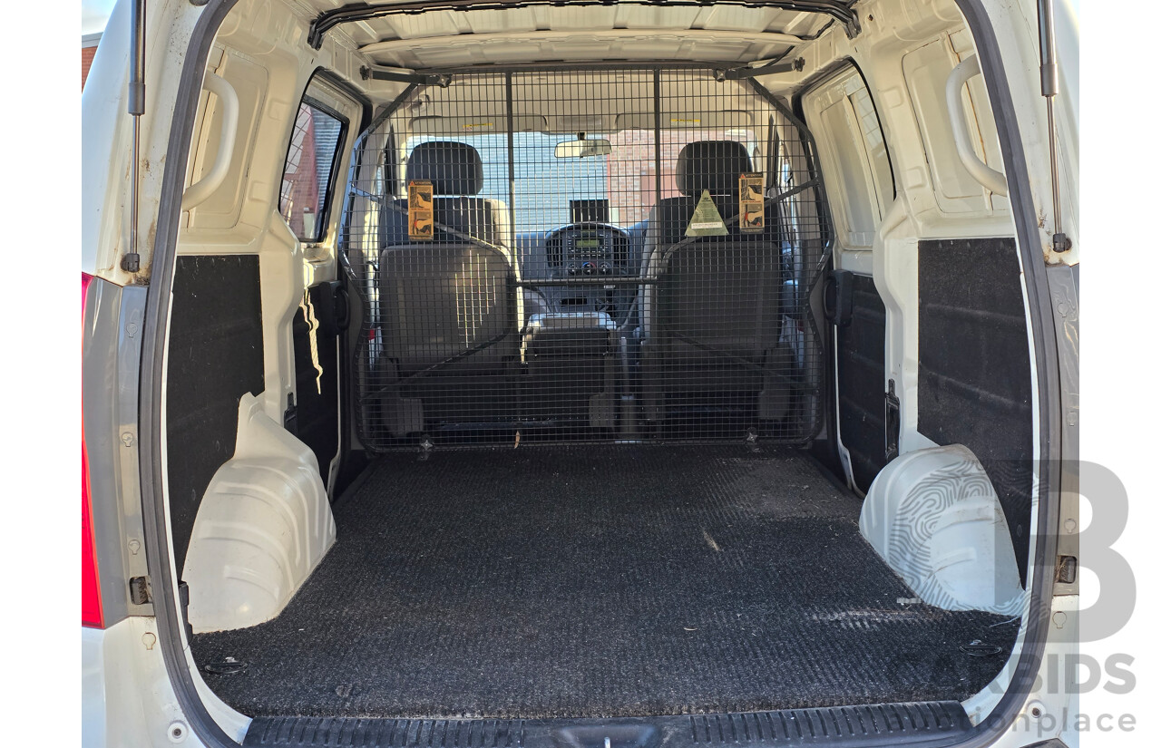 4/2015 Hyundai iLoad TQ MY15 4d Van White 2.4L