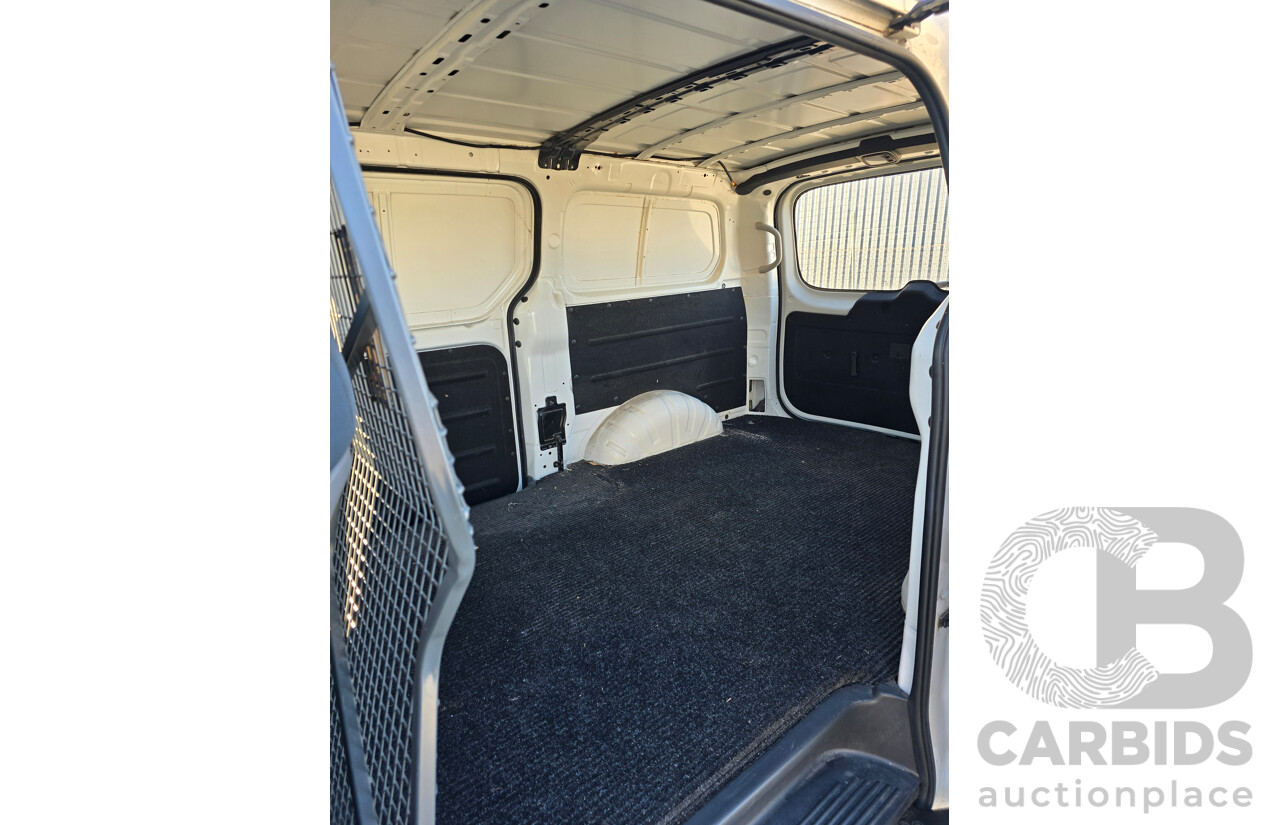 4/2015 Hyundai iLoad TQ MY15 4d Van White 2.4L