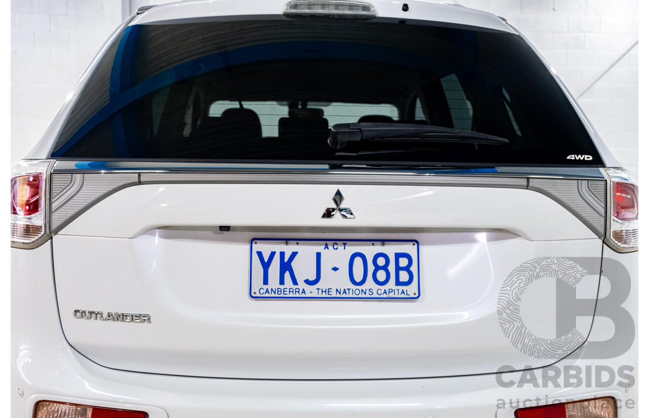 01/2015 Mitsubishi Outlander LS (4x4) AWD ZJ MY14.5 4D Wagon White 2.4L- 7 Seater