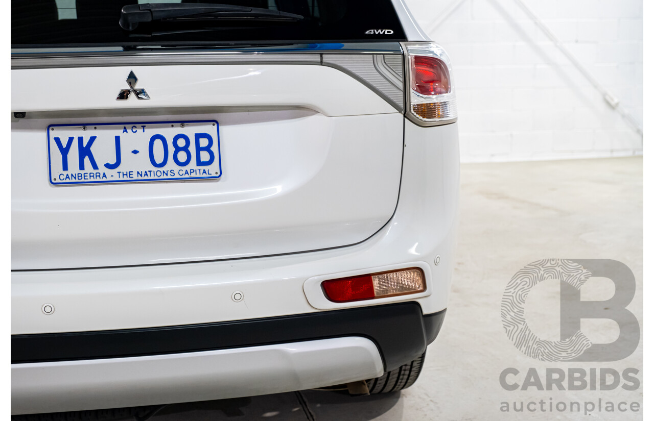 01/2015 Mitsubishi Outlander LS (4x4) AWD ZJ MY14.5 4D Wagon White 2.4L- 7 Seater