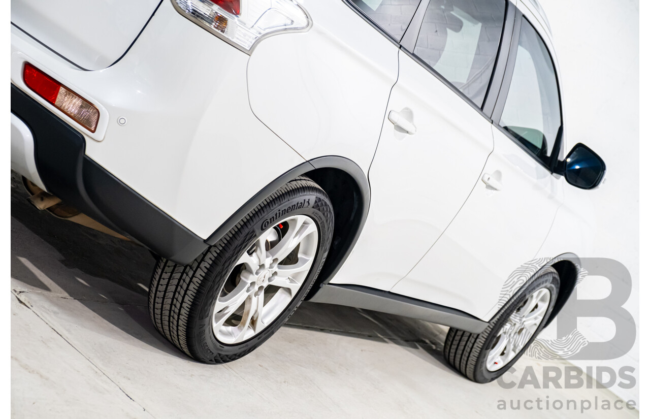 01/2015 Mitsubishi Outlander LS (4x4) AWD ZJ MY14.5 4D Wagon White 2.4L- 7 Seater