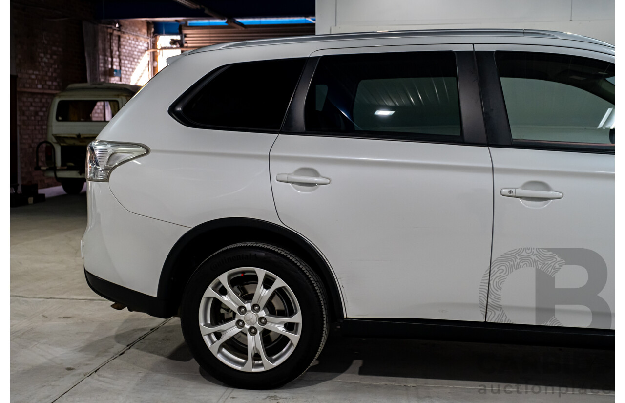 01/2015 Mitsubishi Outlander LS (4x4) AWD ZJ MY14.5 4D Wagon White 2.4L- 7 Seater