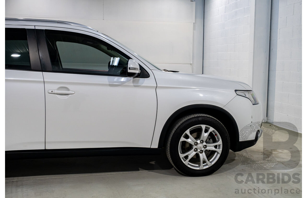01/2015 Mitsubishi Outlander LS (4x4) AWD ZJ MY14.5 4D Wagon White 2.4L- 7 Seater