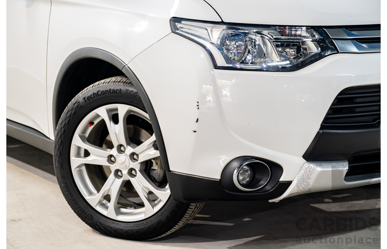 01/2015 Mitsubishi Outlander LS (4x4) AWD ZJ MY14.5 4D Wagon White 2.4L- 7 Seater