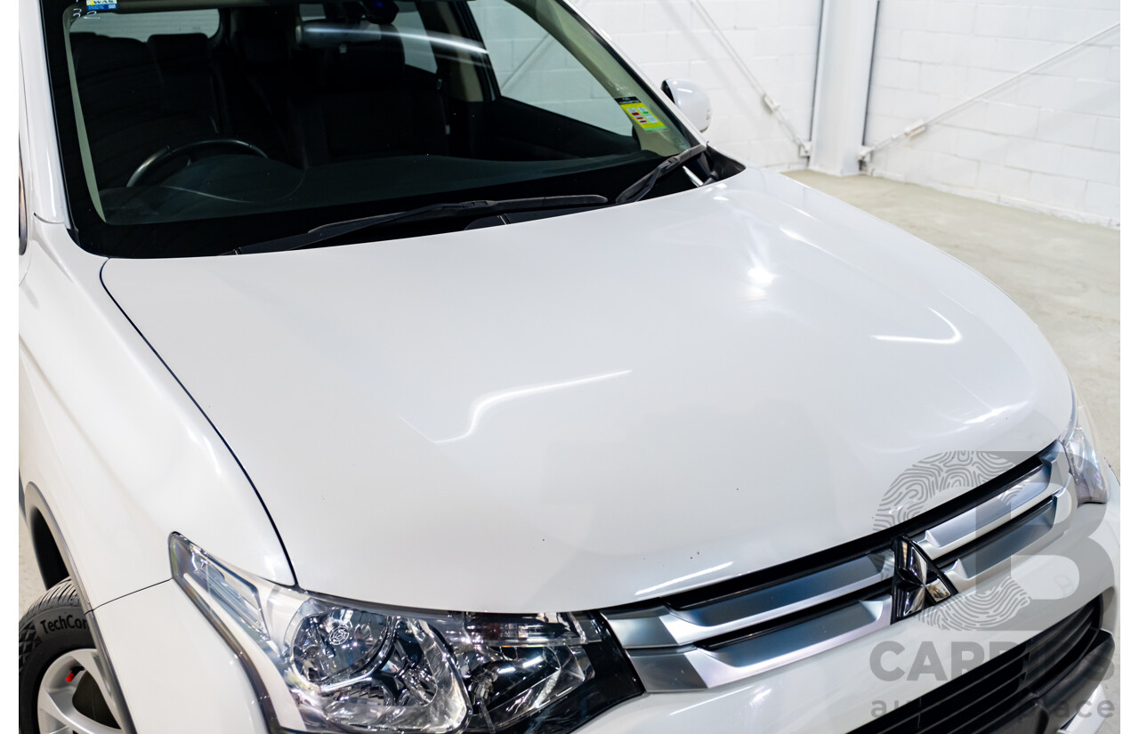 01/2015 Mitsubishi Outlander LS (4x4) AWD ZJ MY14.5 4D Wagon White 2.4L- 7 Seater