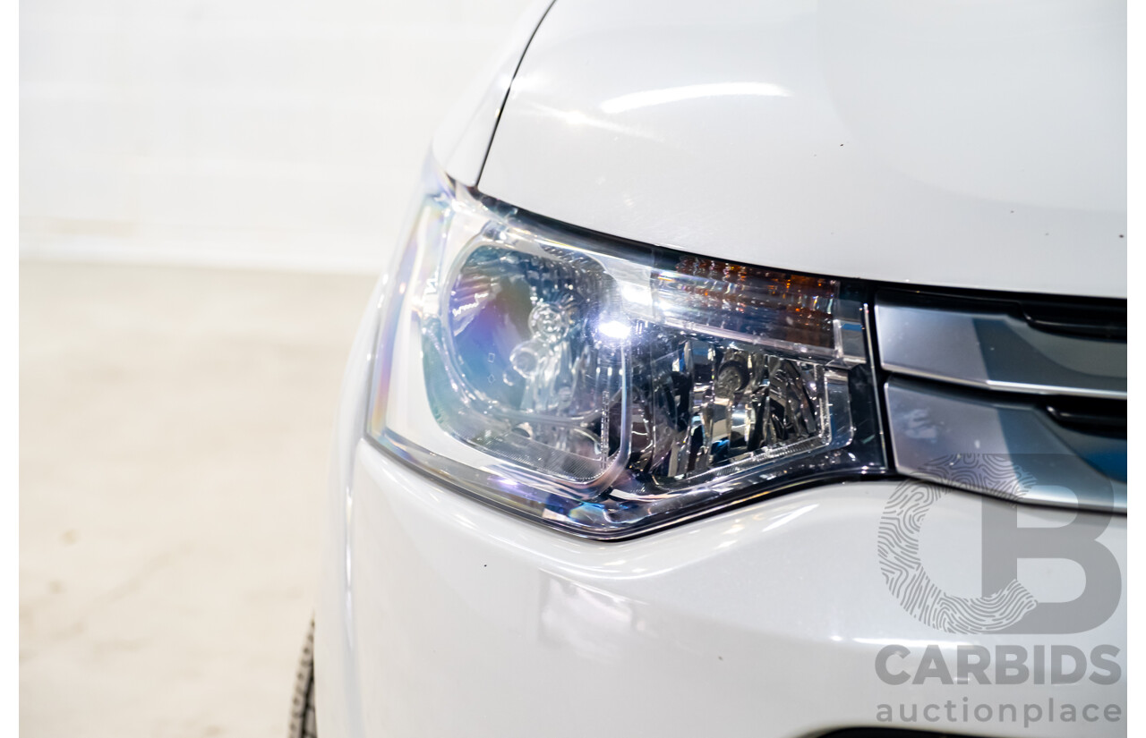 01/2015 Mitsubishi Outlander LS (4x4) AWD ZJ MY14.5 4D Wagon White 2.4L- 7 Seater