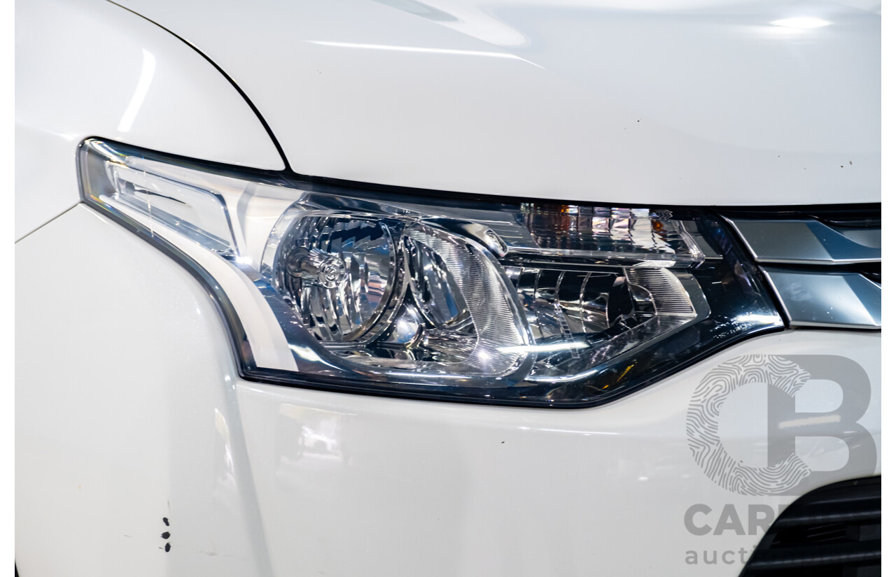 01/2015 Mitsubishi Outlander LS (4x4) AWD ZJ MY14.5 4D Wagon White 2.4L- 7 Seater