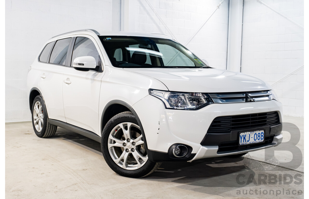 01/2015 Mitsubishi Outlander LS (4x4) AWD ZJ MY14.5 4D Wagon White 2.4L- 7 Seater