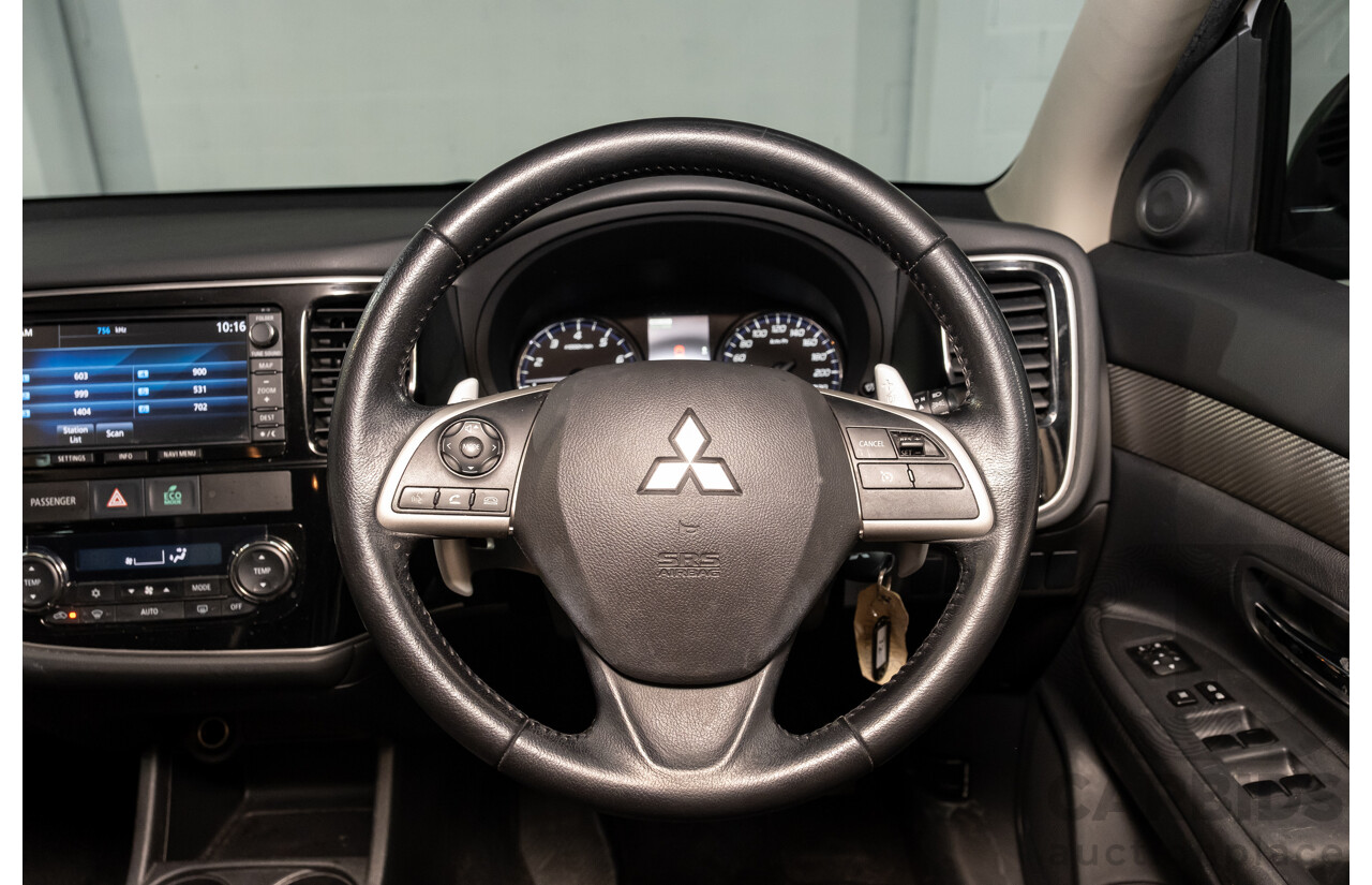 01/2015 Mitsubishi Outlander LS (4x4) AWD ZJ MY14.5 4D Wagon White 2.4L- 7 Seater