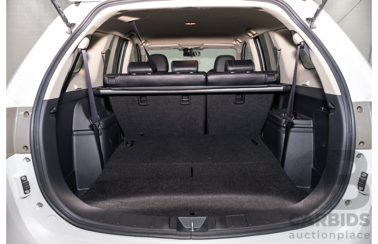 01/2015 Mitsubishi Outlander LS (4x4) AWD ZJ MY14.5 4D Wagon White 2.4L- 7 Seater