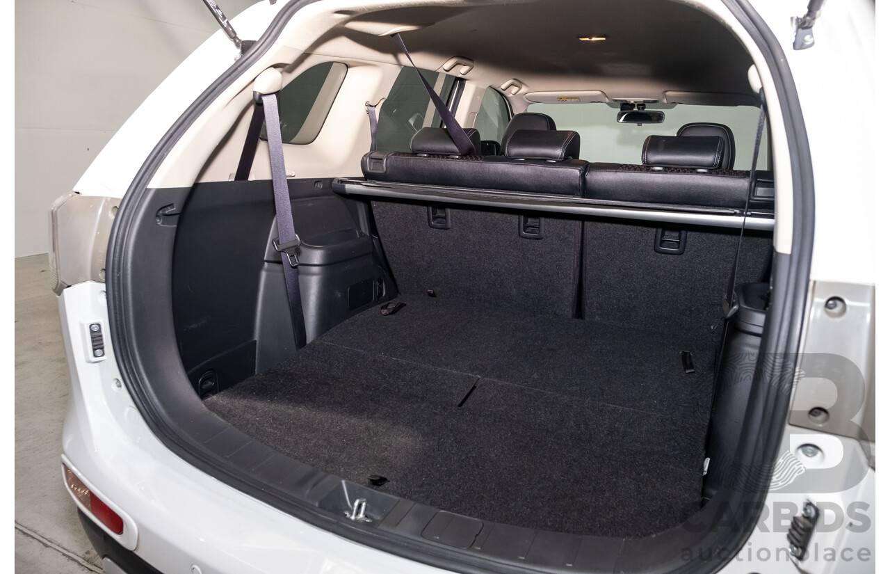 01/2015 Mitsubishi Outlander LS (4x4) AWD ZJ MY14.5 4D Wagon White 2.4L- 7 Seater