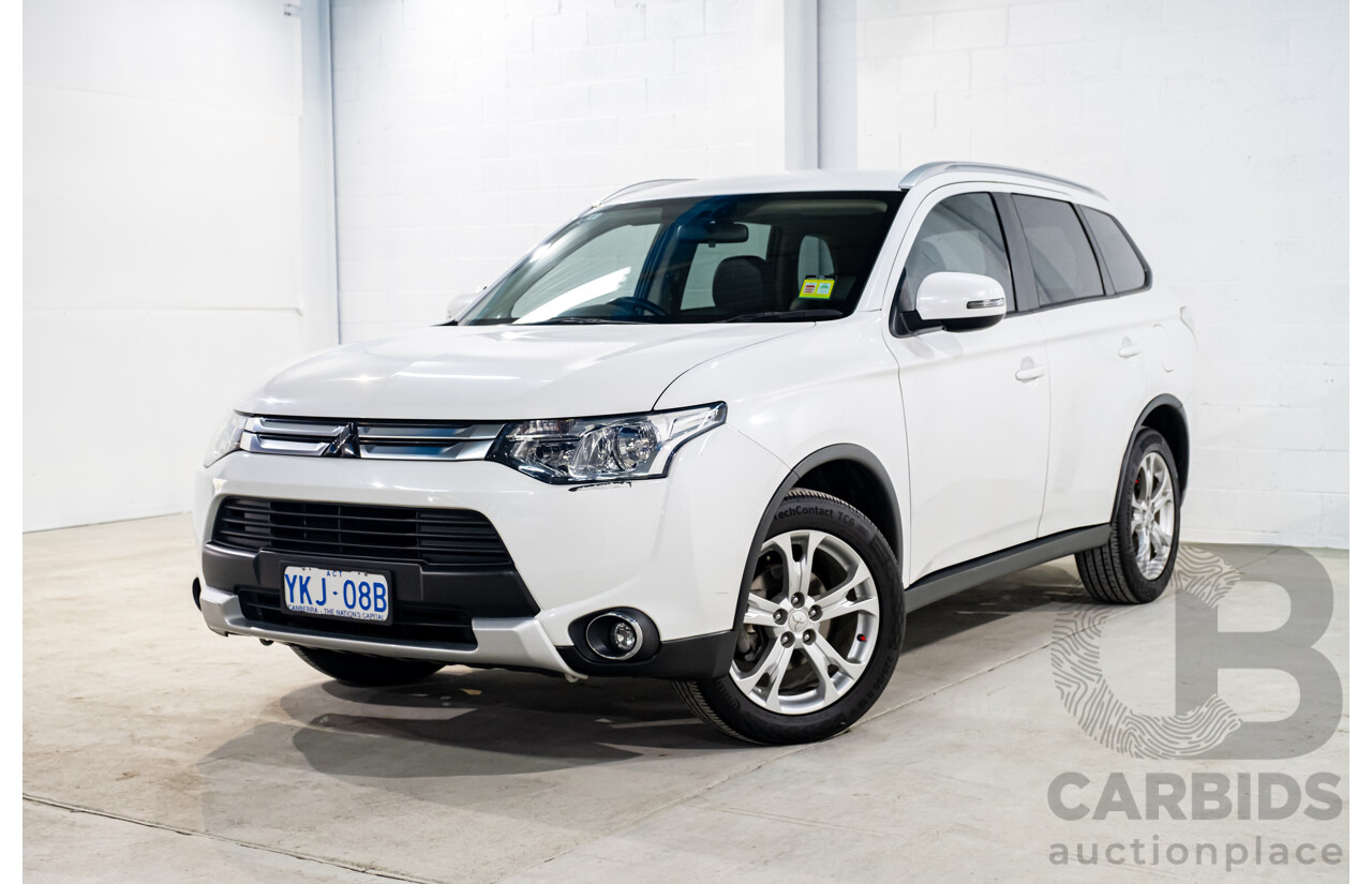 01/2015 Mitsubishi Outlander LS (4x4) AWD ZJ MY14.5 4D Wagon White 2.4L- 7 Seater