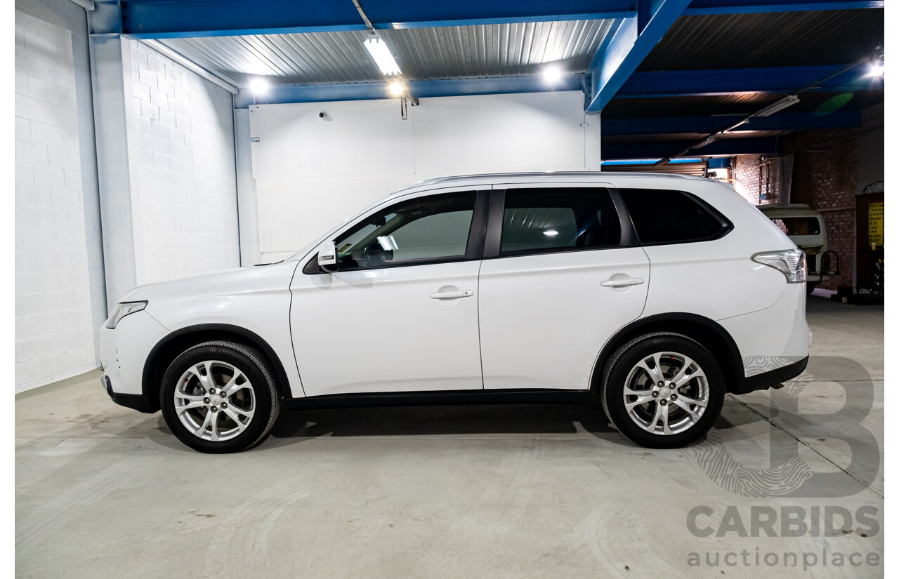 01/2015 Mitsubishi Outlander LS (4x4) AWD ZJ MY14.5 4D Wagon White 2.4L- 7 Seater