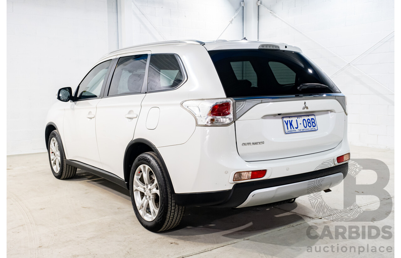 01/2015 Mitsubishi Outlander LS (4x4) AWD ZJ MY14.5 4D Wagon White 2.4L- 7 Seater