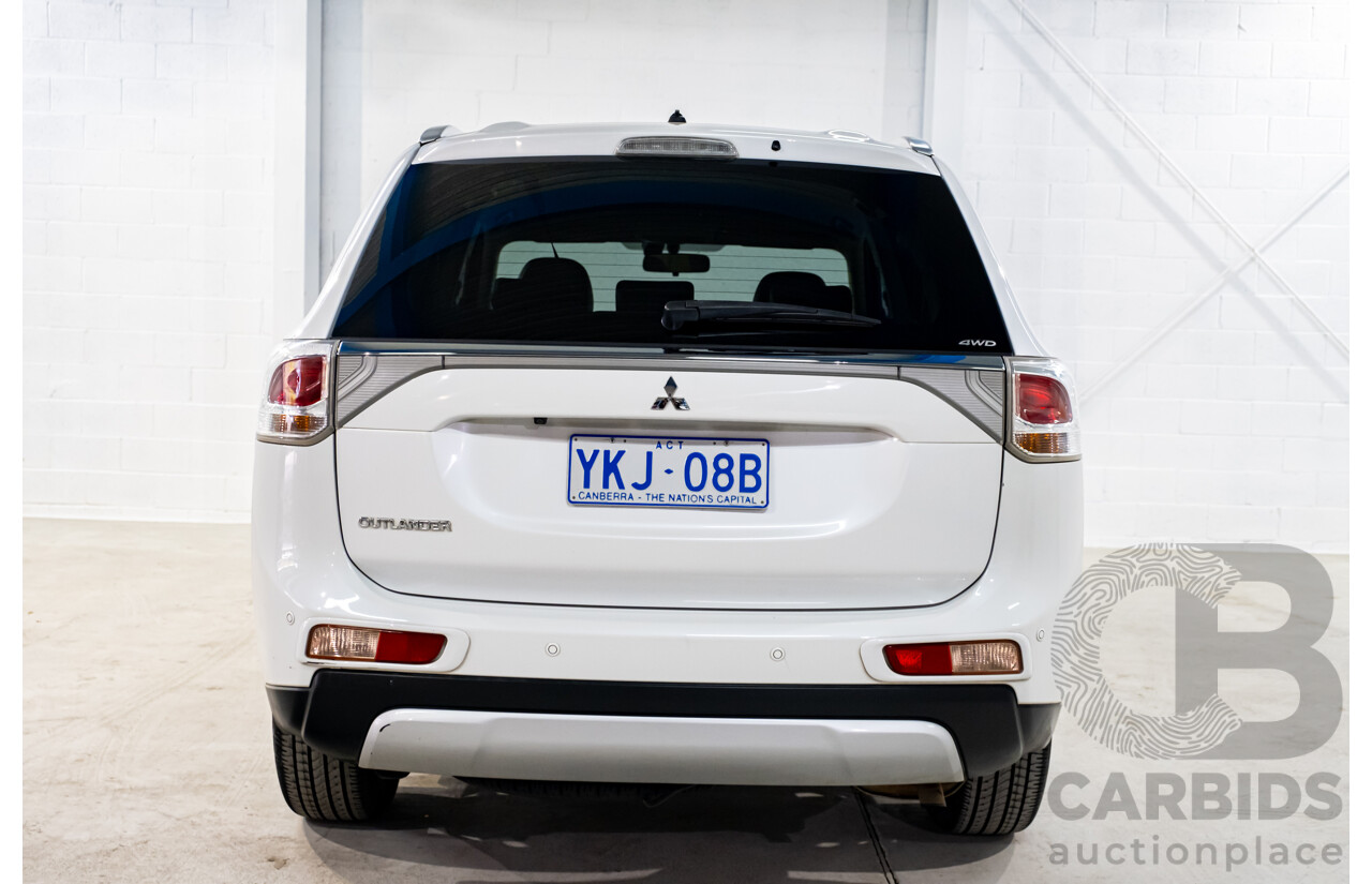 01/2015 Mitsubishi Outlander LS (4x4) AWD ZJ MY14.5 4D Wagon White 2.4L- 7 Seater