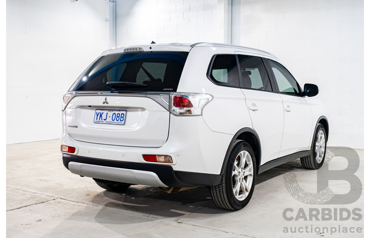 01/2015 Mitsubishi Outlander LS (4x4) AWD ZJ MY14.5 4D Wagon White 2.4L- 7 Seater