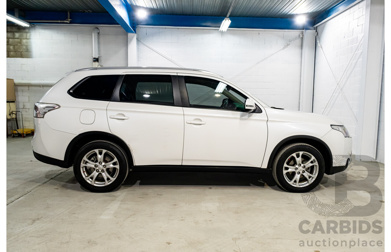 01/2015 Mitsubishi Outlander LS (4x4) AWD ZJ MY14.5 4D Wagon White 2.4L- 7 Seater