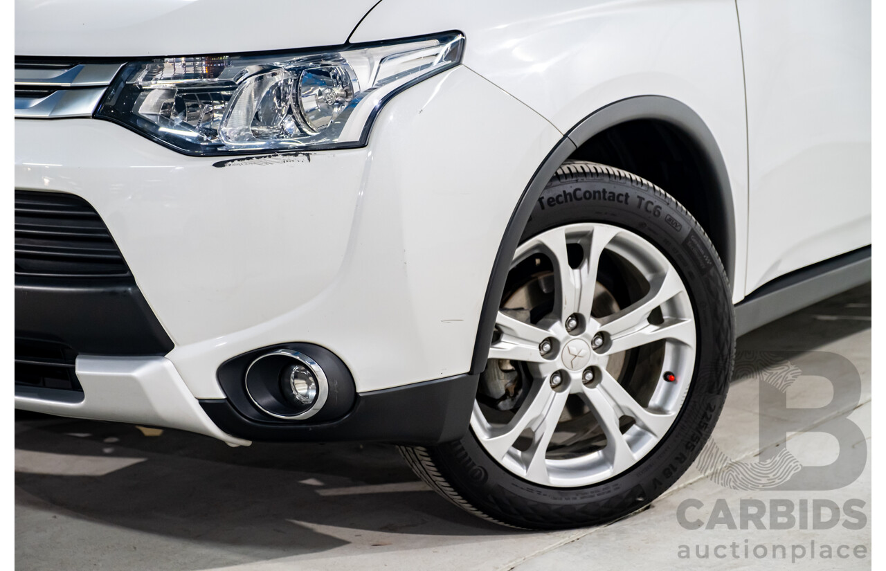 01/2015 Mitsubishi Outlander LS (4x4) AWD ZJ MY14.5 4D Wagon White 2.4L- 7 Seater
