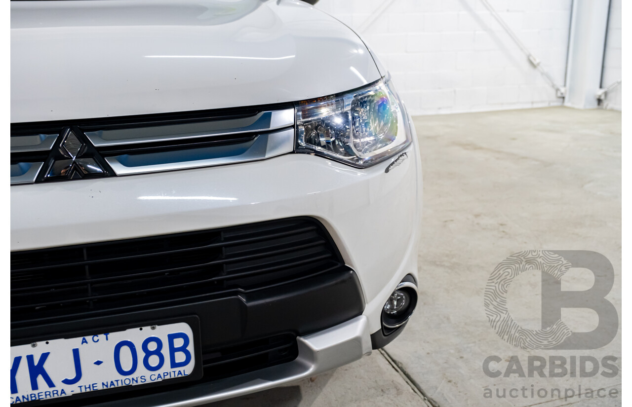 01/2015 Mitsubishi Outlander LS (4x4) AWD ZJ MY14.5 4D Wagon White 2.4L- 7 Seater