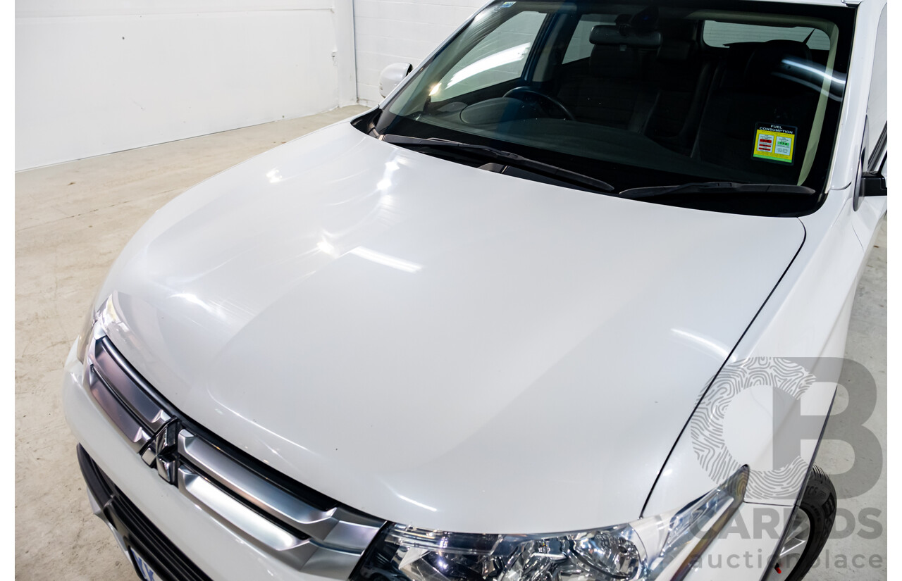 01/2015 Mitsubishi Outlander LS (4x4) AWD ZJ MY14.5 4D Wagon White 2.4L- 7 Seater