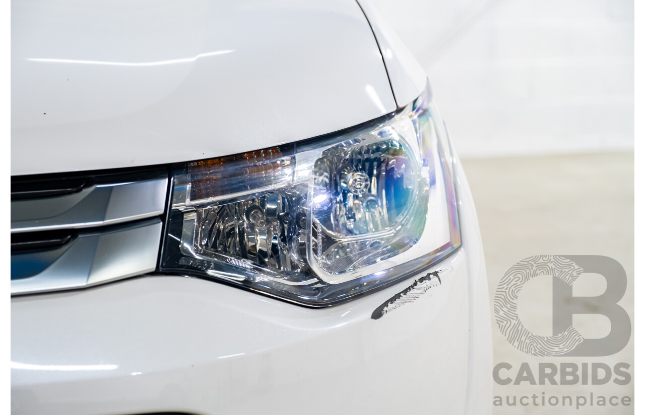 01/2015 Mitsubishi Outlander LS (4x4) AWD ZJ MY14.5 4D Wagon White 2.4L- 7 Seater
