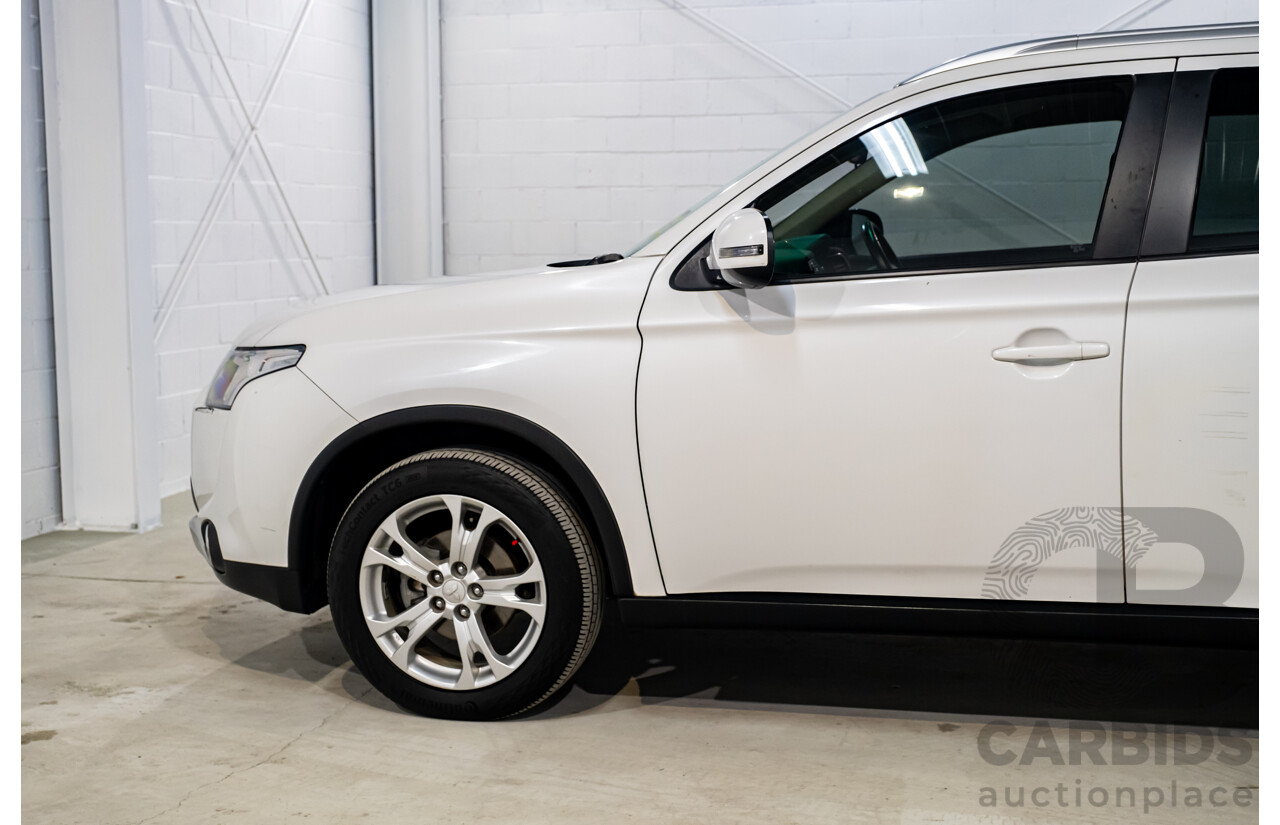 01/2015 Mitsubishi Outlander LS (4x4) AWD ZJ MY14.5 4D Wagon White 2.4L- 7 Seater