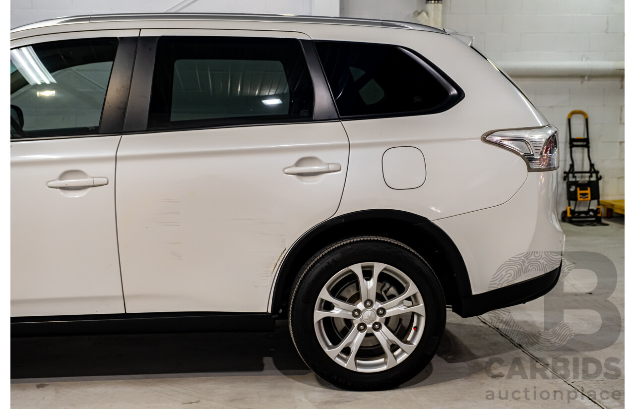 01/2015 Mitsubishi Outlander LS (4x4) AWD ZJ MY14.5 4D Wagon White 2.4L- 7 Seater