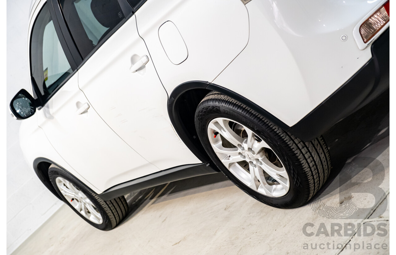 01/2015 Mitsubishi Outlander LS (4x4) AWD ZJ MY14.5 4D Wagon White 2.4L- 7 Seater