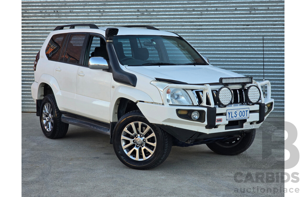 7/2004 Toyota Landcruiser Prado GXL (4x4) GRJ120R 4d Wagon White V6 4.0L - 7 Seater
