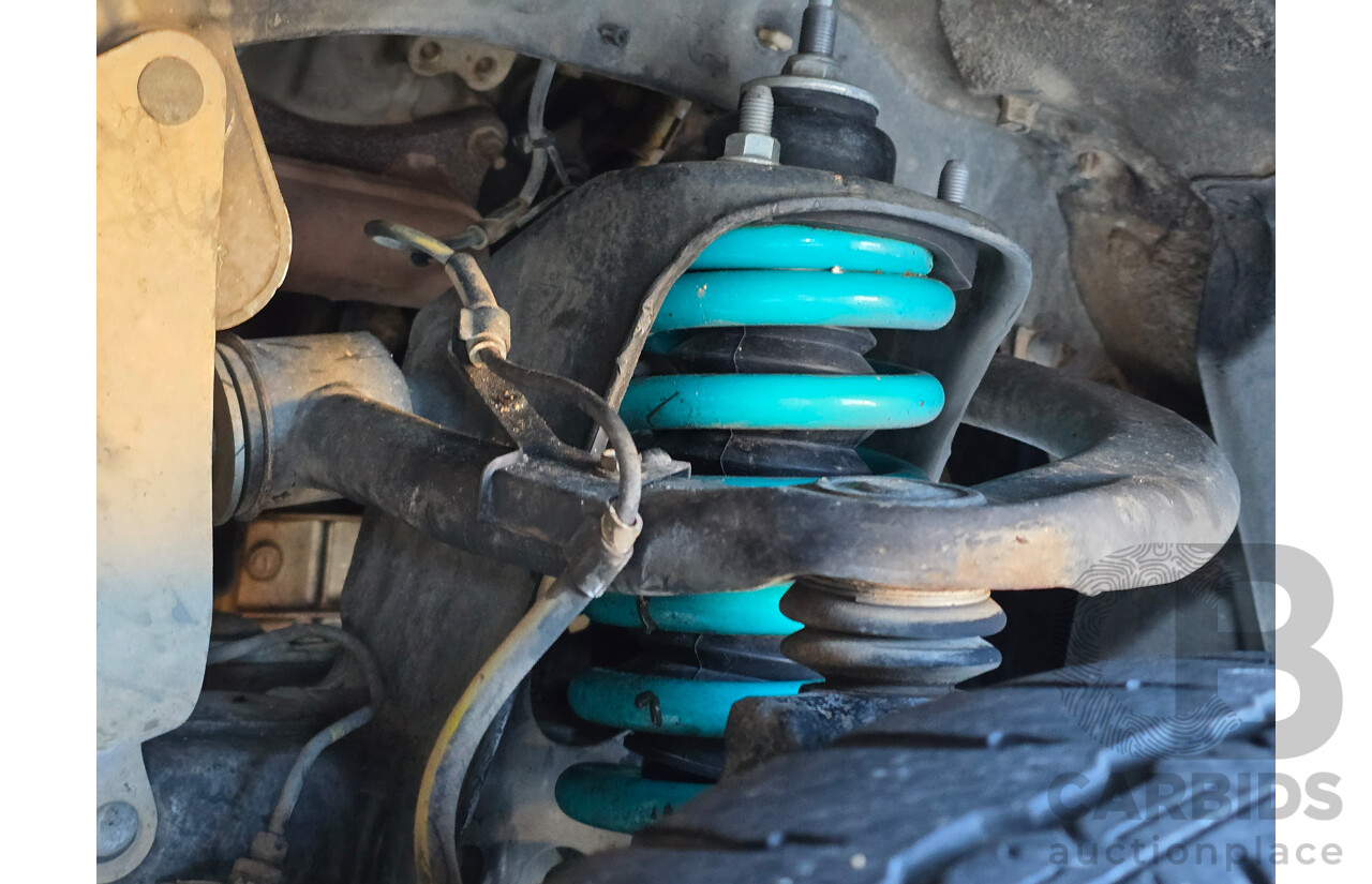 7/2004 Toyota Landcruiser Prado GXL (4x4) GRJ120R 4d Wagon White V6 4.0L - 7 Seater