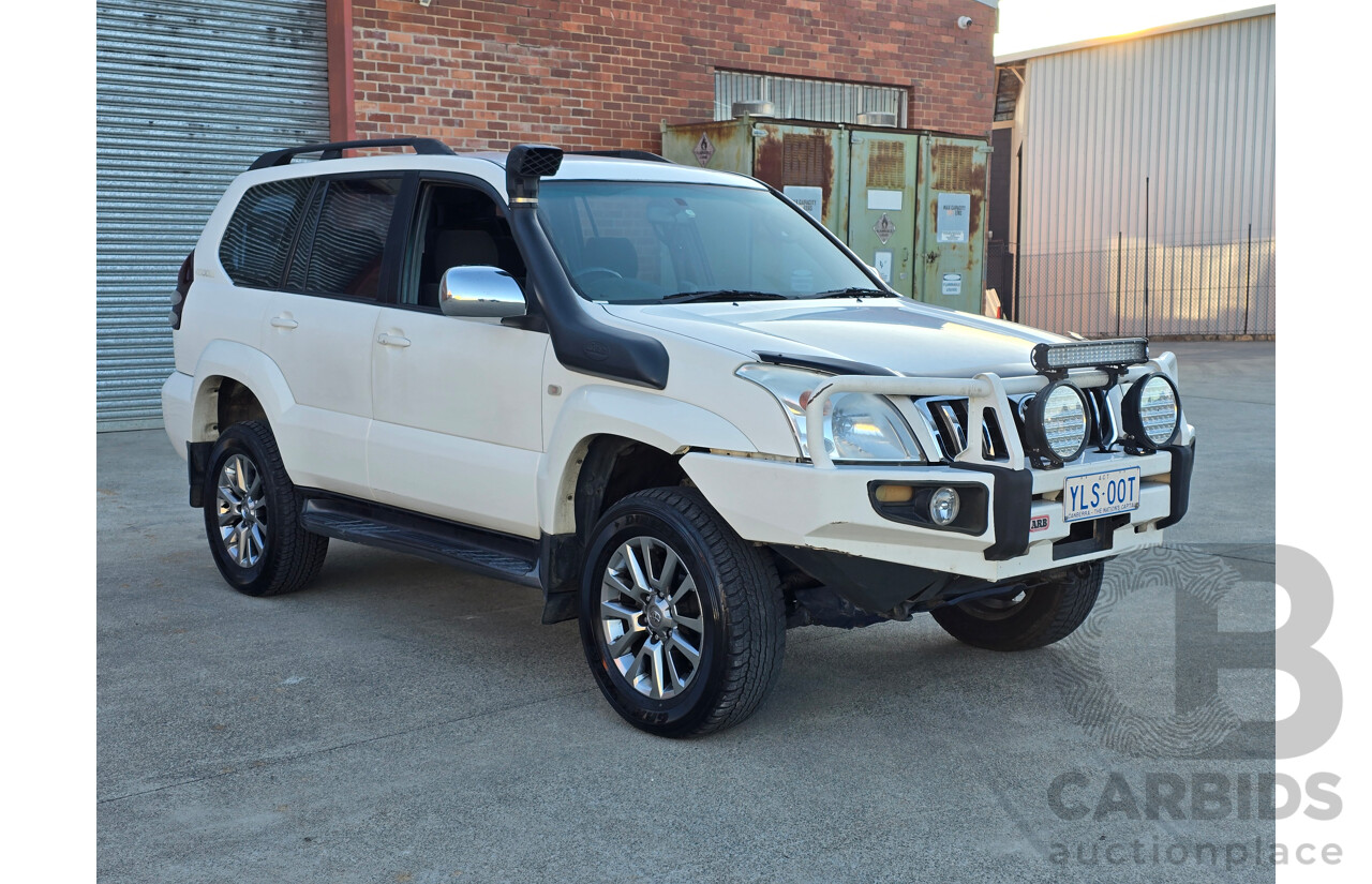 7/2004 Toyota Landcruiser Prado GXL (4x4) GRJ120R 4d Wagon White V6 4.0L - 7 Seater