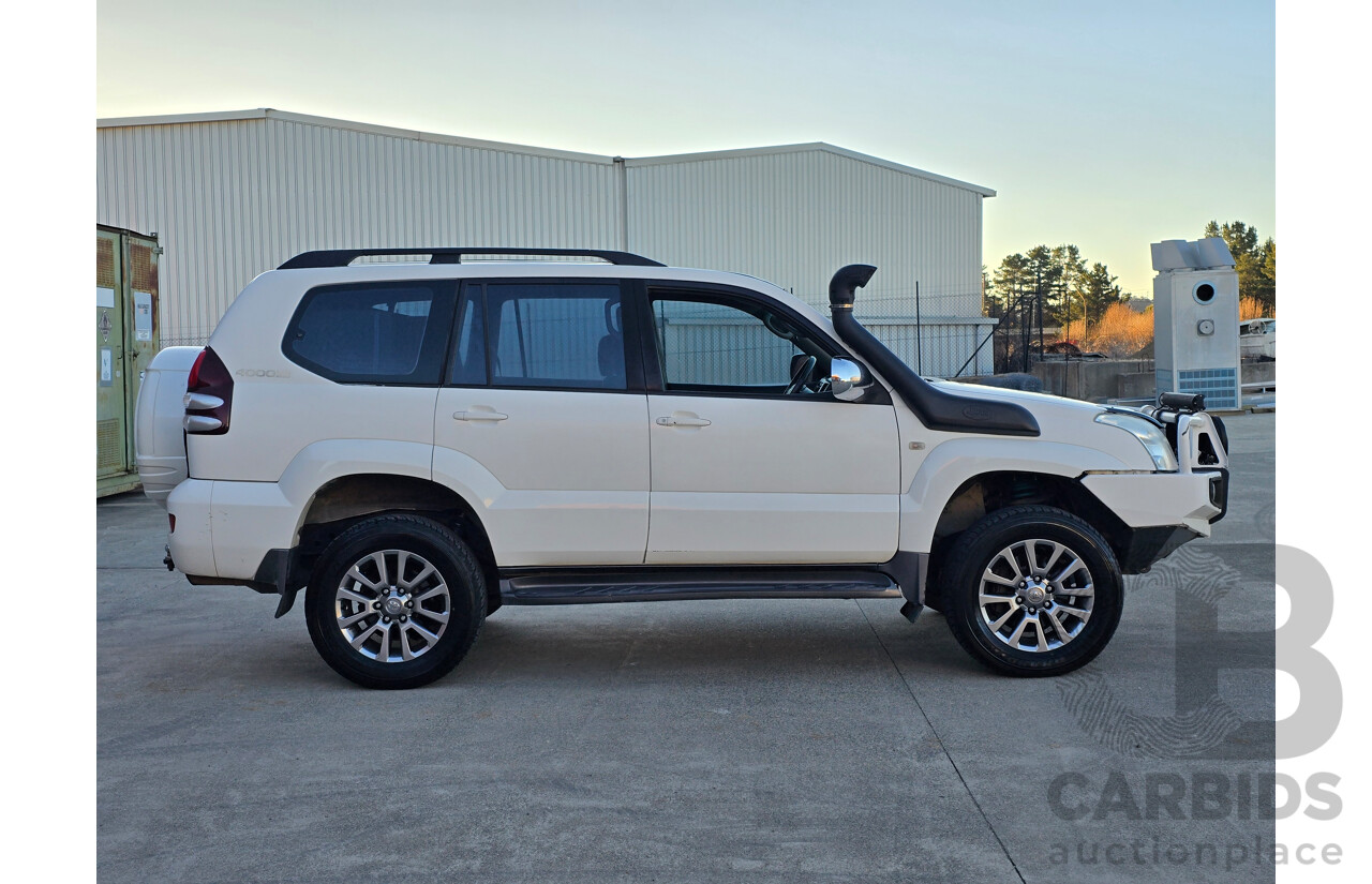7/2004 Toyota Landcruiser Prado GXL (4x4) GRJ120R 4d Wagon White V6 4.0L - 7 Seater