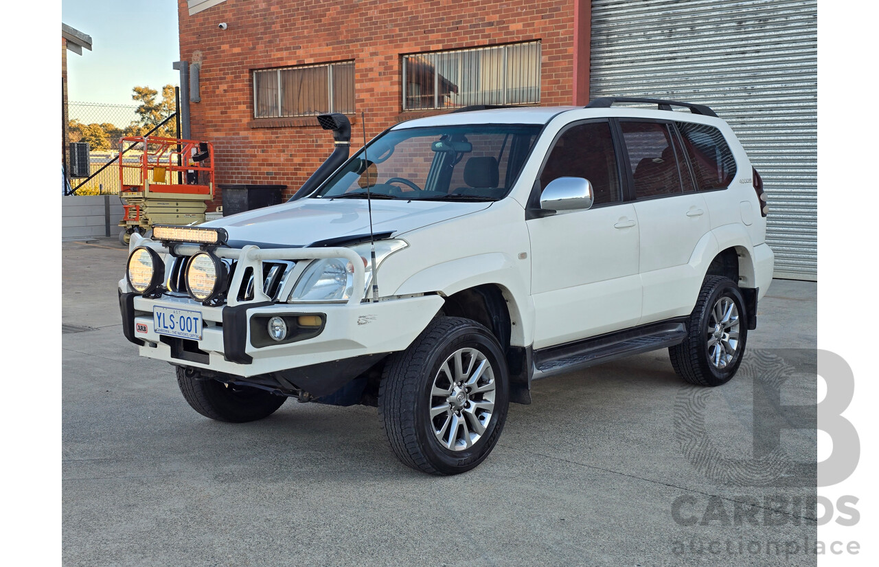 7/2004 Toyota Landcruiser Prado GXL (4x4) GRJ120R 4d Wagon White V6 4.0L - 7 Seater