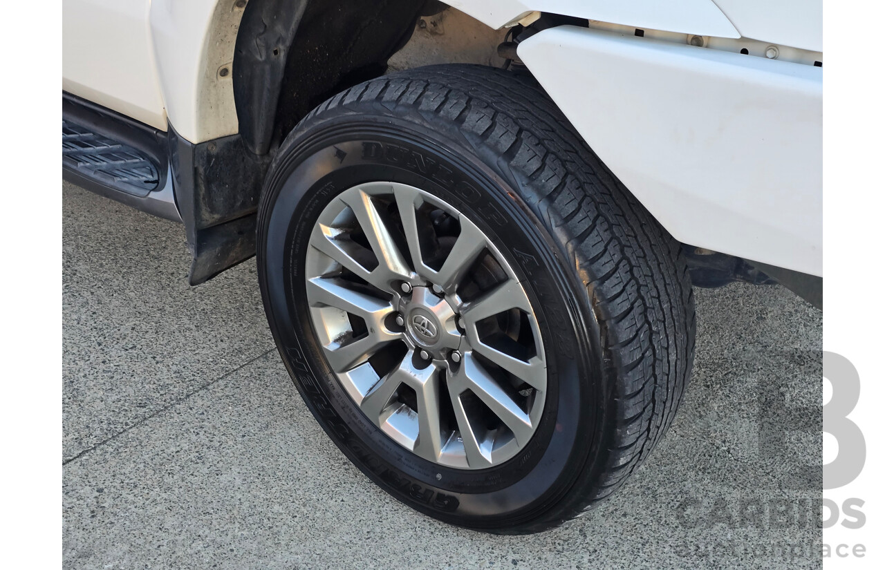 7/2004 Toyota Landcruiser Prado GXL (4x4) GRJ120R 4d Wagon White V6 4.0L - 7 Seater