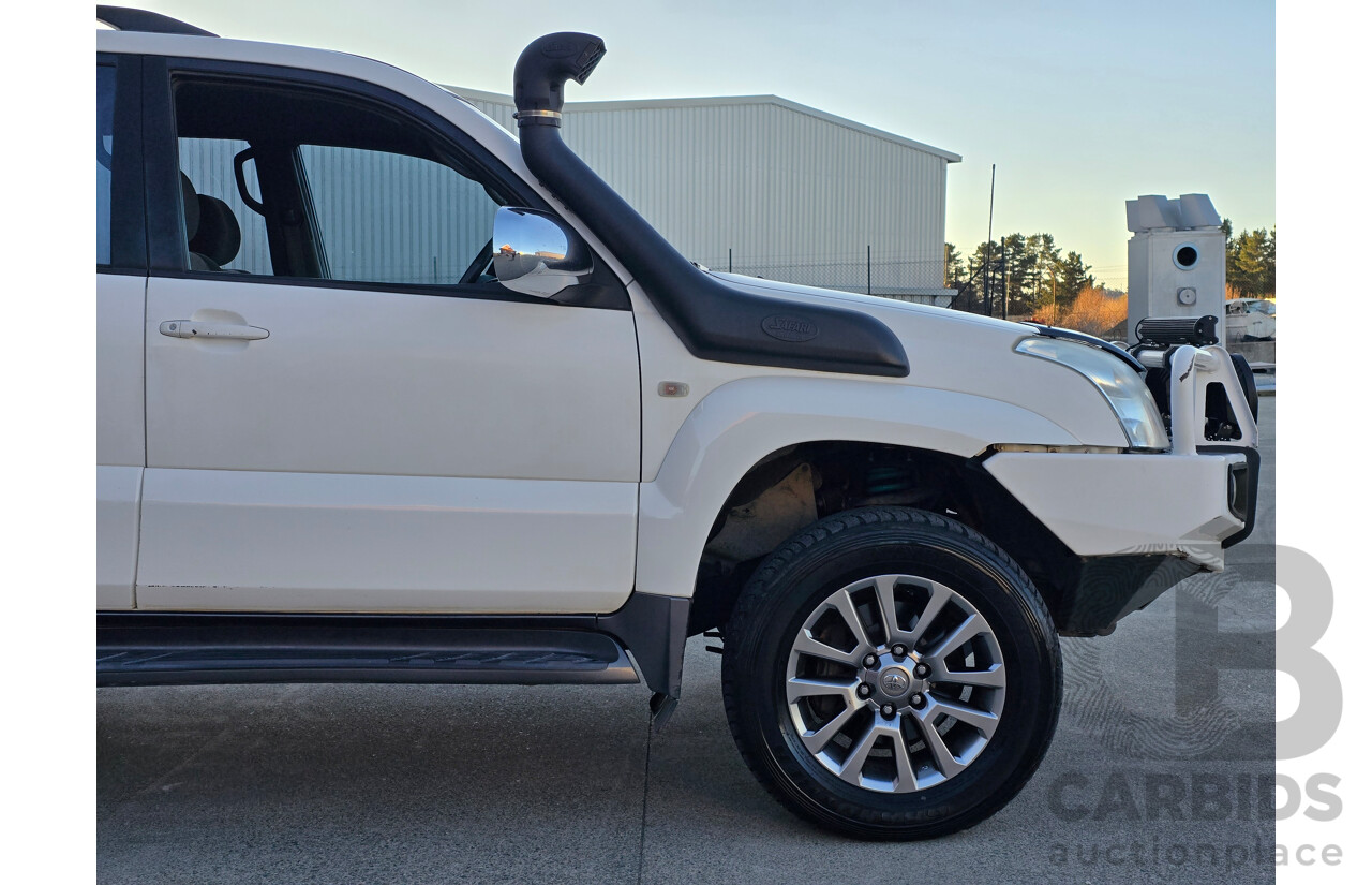 7/2004 Toyota Landcruiser Prado GXL (4x4) GRJ120R 4d Wagon White V6 4.0L - 7 Seater