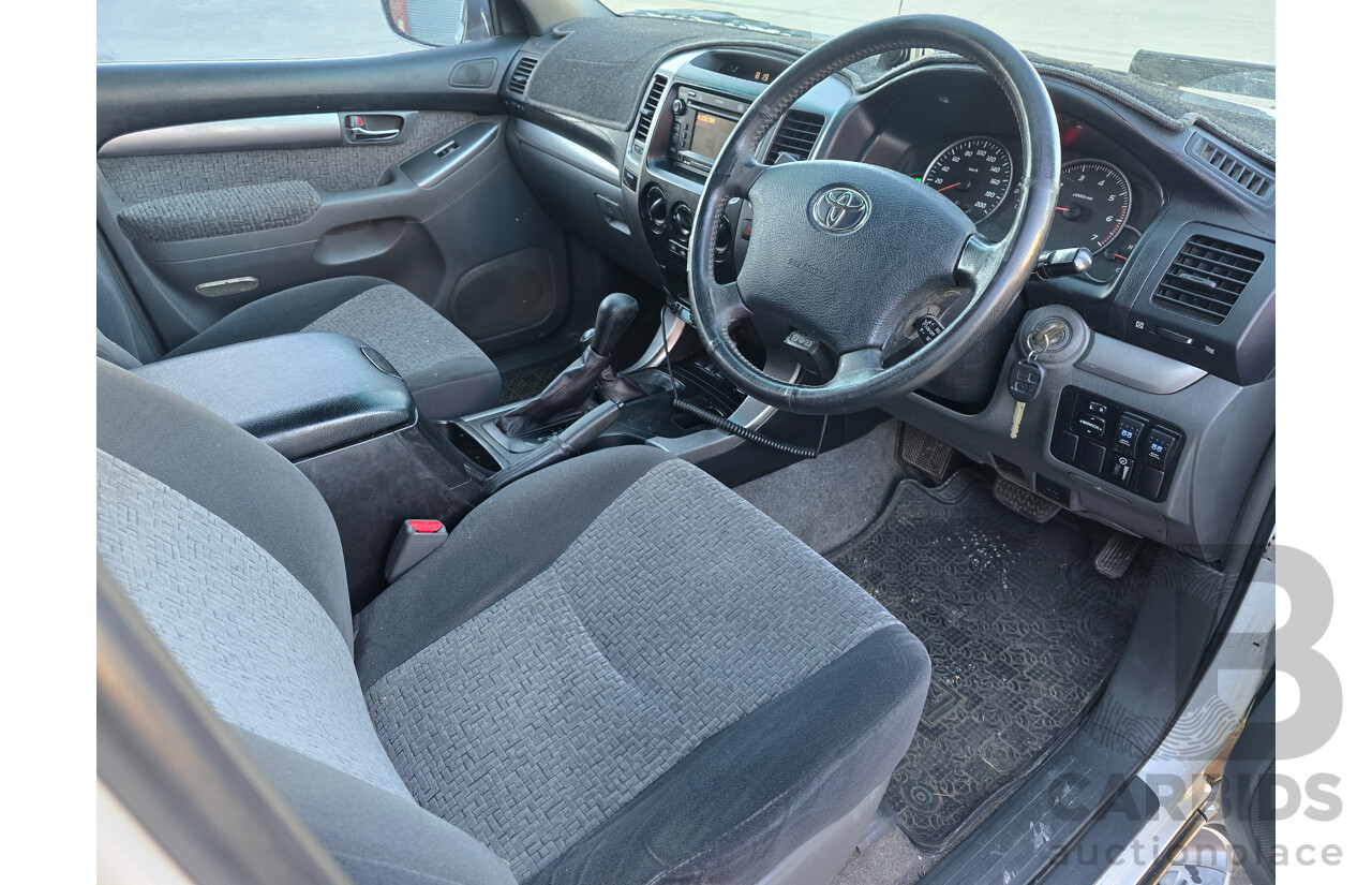 7/2004 Toyota Landcruiser Prado GXL (4x4) GRJ120R 4d Wagon White V6 4.0L - 7 Seater