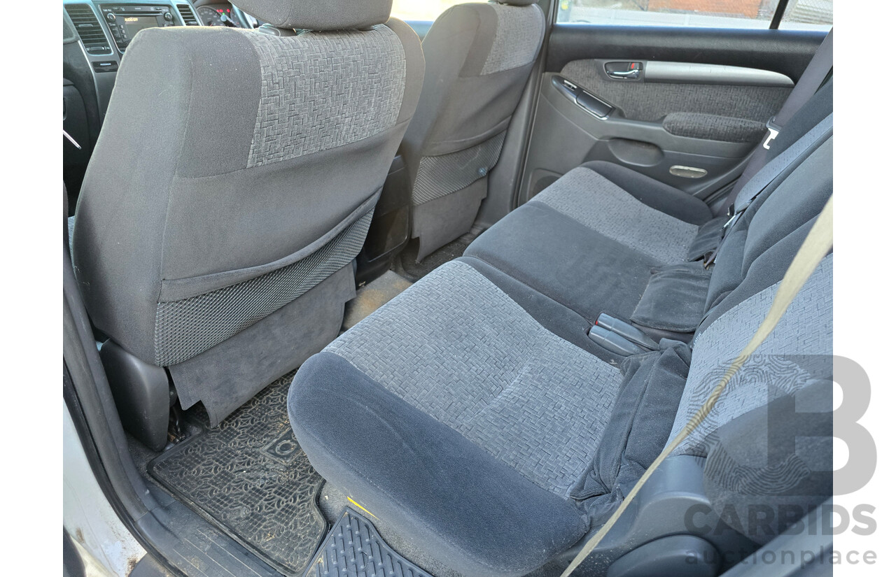 7/2004 Toyota Landcruiser Prado GXL (4x4) GRJ120R 4d Wagon White V6 4.0L - 7 Seater