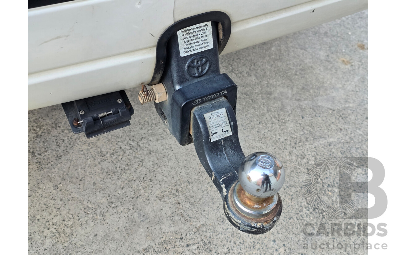 7/2004 Toyota Landcruiser Prado GXL (4x4) GRJ120R 4d Wagon White V6 4.0L - 7 Seater